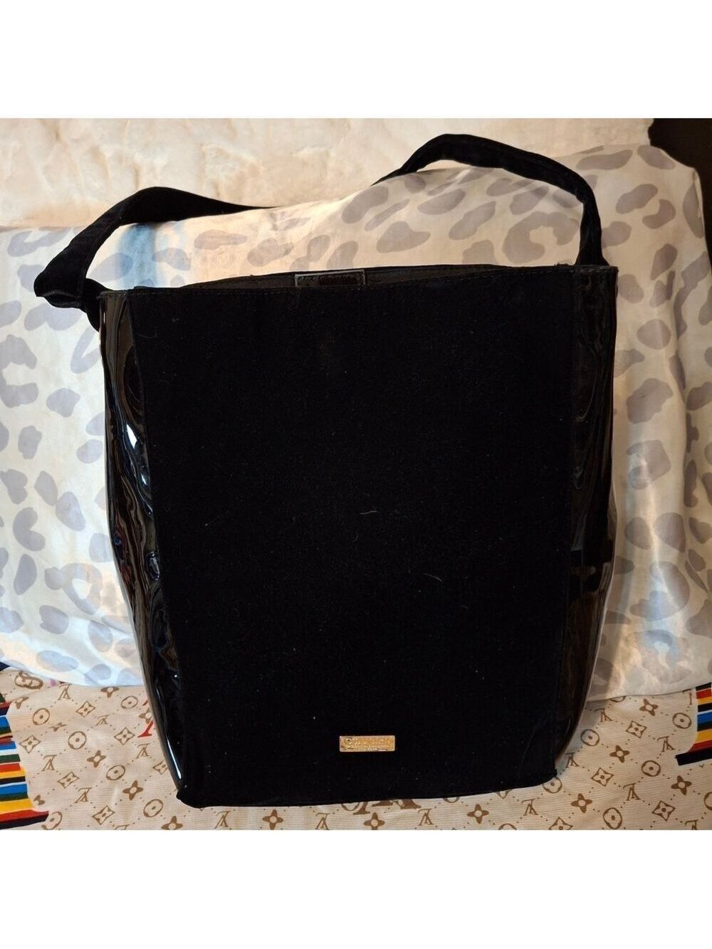 Black Minimalist Tote Bag with Structured Design Caroline Herrera